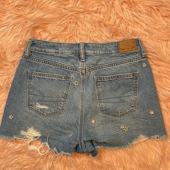 American Eagle‎ Floral Embroidered Mom Jean Short Size 0 - Picture 6 of 8